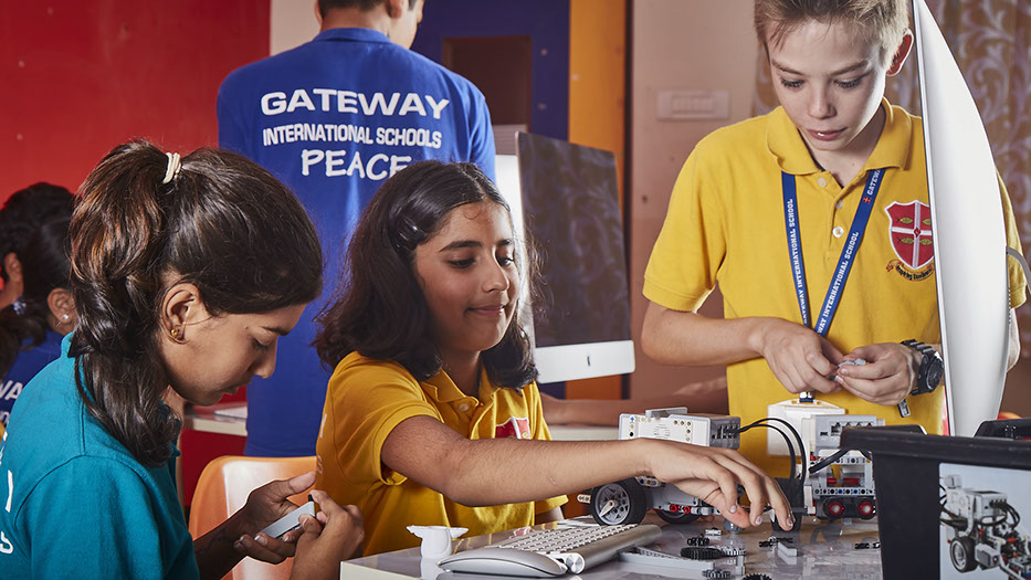 IB-Exhibition IB Kids showcasing robotics skills